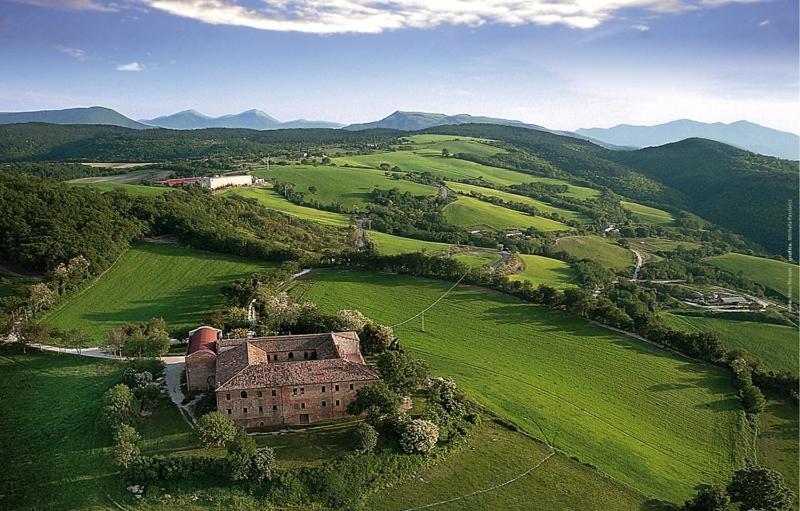 Agriturismo Girolomoni - Locanda Isola del Piano エクステリア 写真