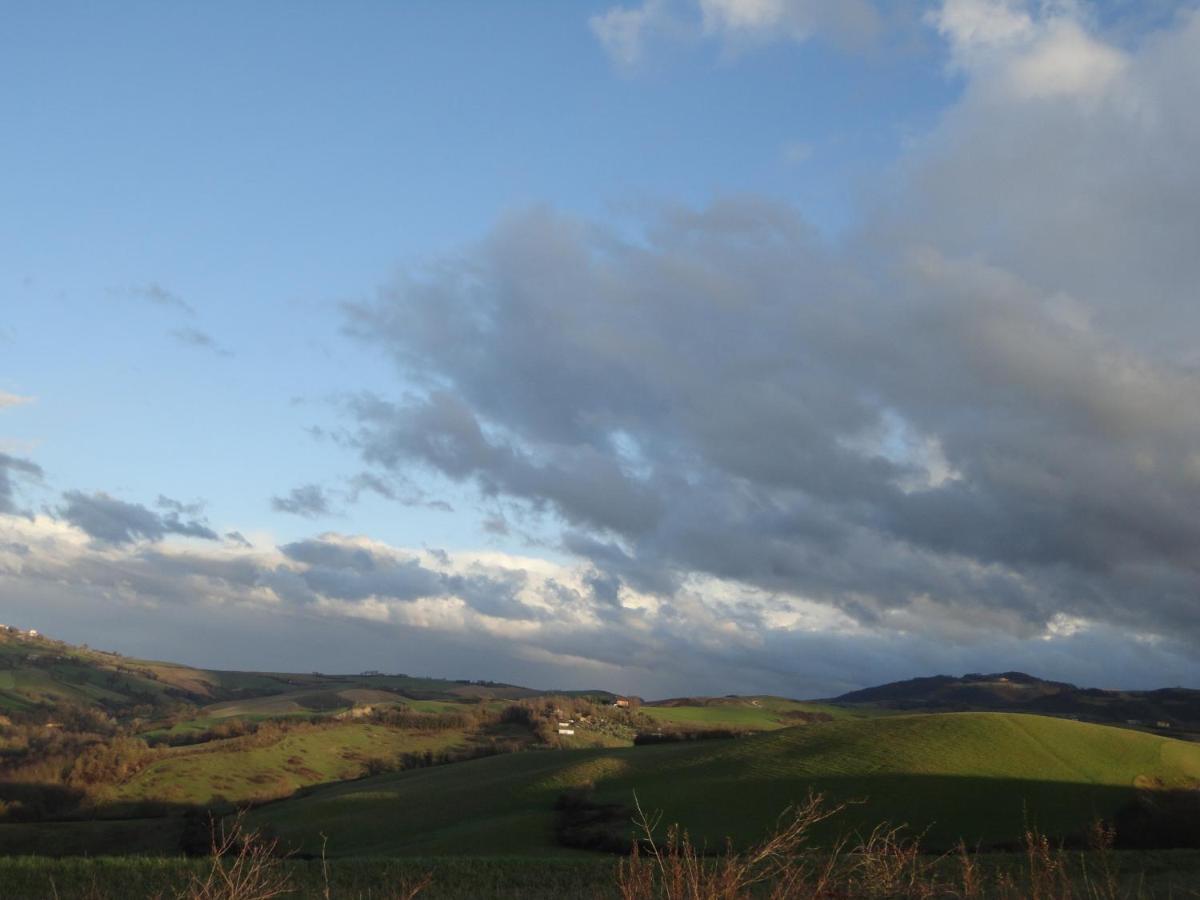 Agriturismo Girolomoni - Locanda Isola del Piano エクステリア 写真