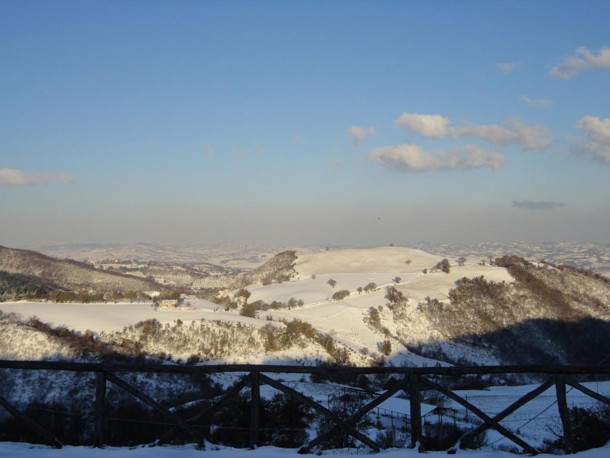 Agriturismo Girolomoni - Locanda Isola del Piano エクステリア 写真