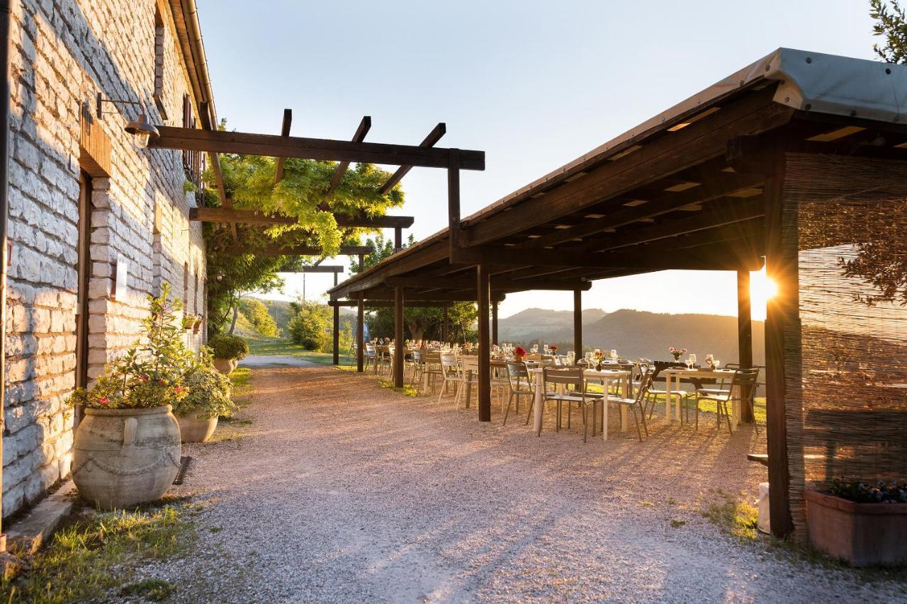 Agriturismo Girolomoni - Locanda Isola del Piano エクステリア 写真