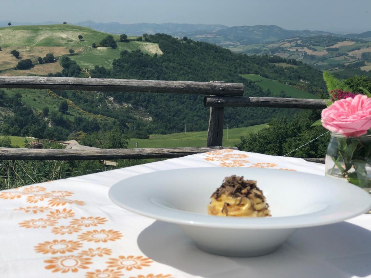 Agriturismo Girolomoni - Locanda Isola del Piano エクステリア 写真